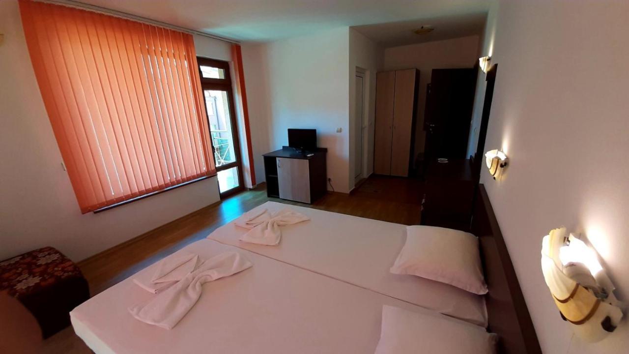 Adri Guest House Nesebar Exterior photo