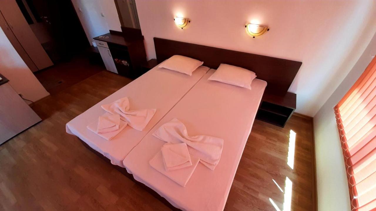 Adri Guest House Nesebar Exterior photo
