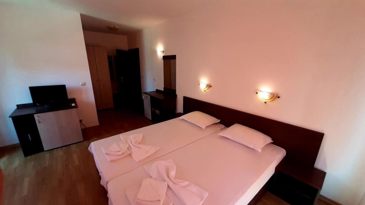 Adri Guest House Nesebar Exterior photo