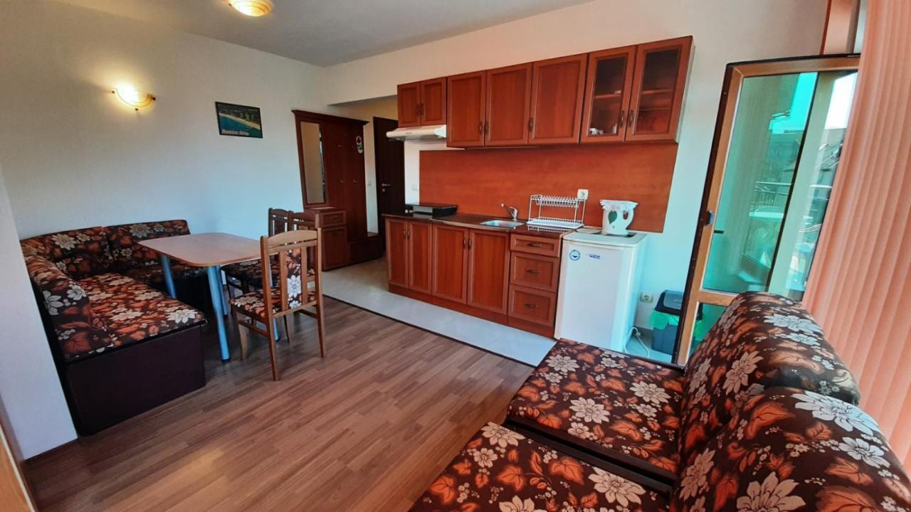 Adri Guest House Nesebar Exterior photo